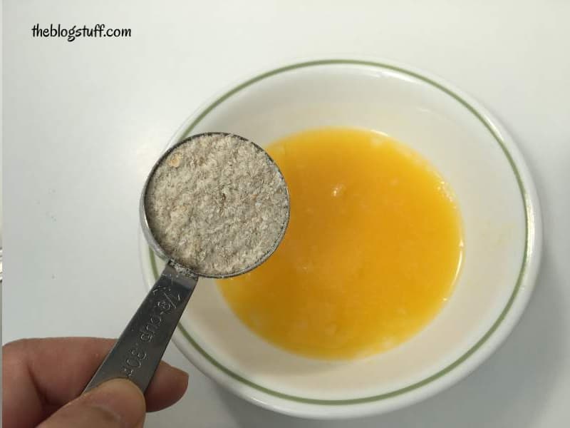 Adding oatmeal to orange juice mixture