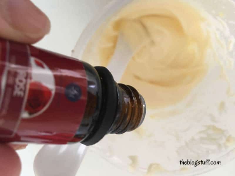 Adding rose essential oil to emulsified face cream