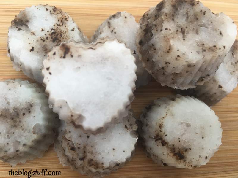 Homemade coffee and coconut oil scrub recipe