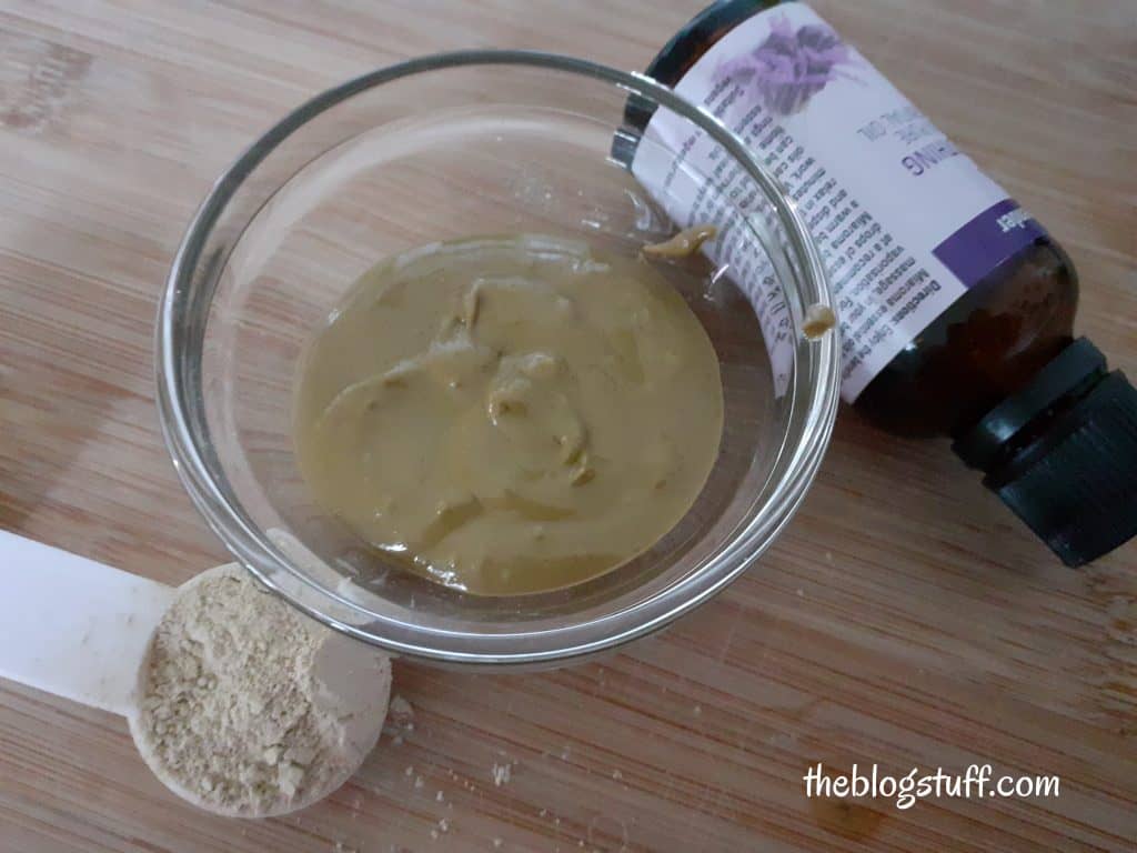 Bentonite clay mask with essential oils