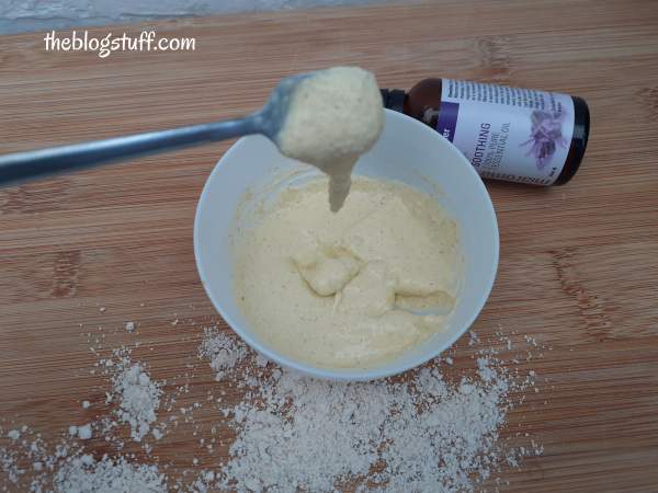 Homemade oatmeal face mask to brighten the skin