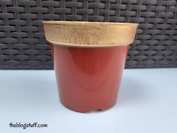 how to decorate flower plastic pot in gold