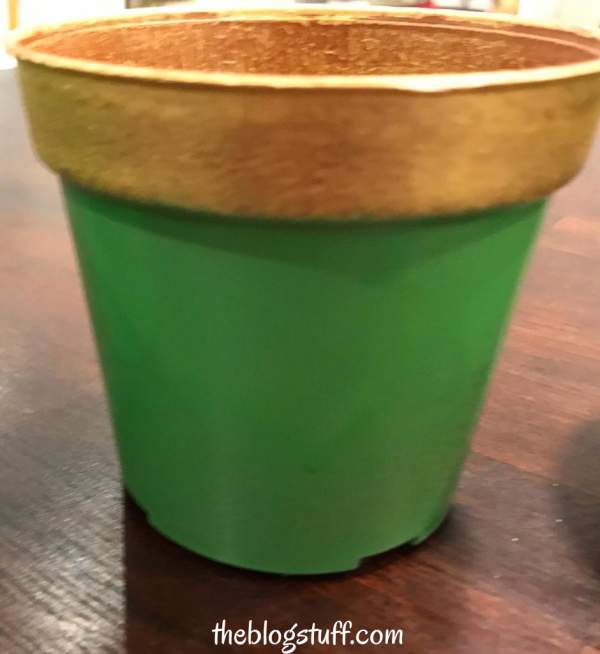 paint golden plastic flower pot