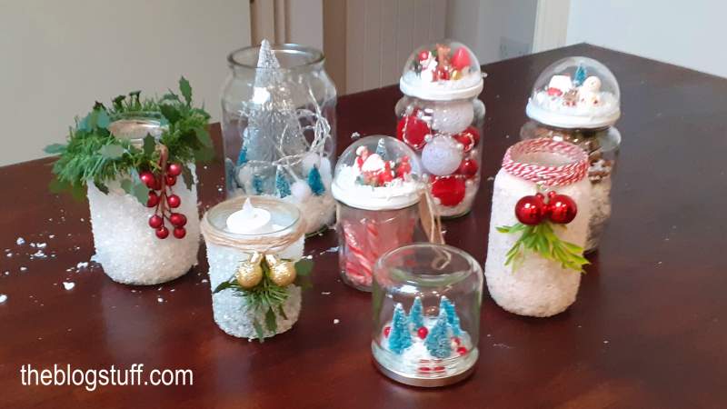 8 DIY Christmas-decorated Mason jars