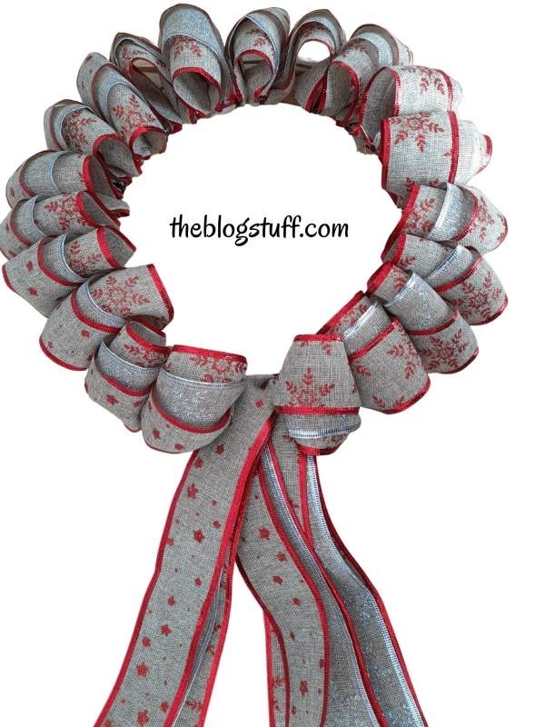 How to make Christmas wreaths with ribbon