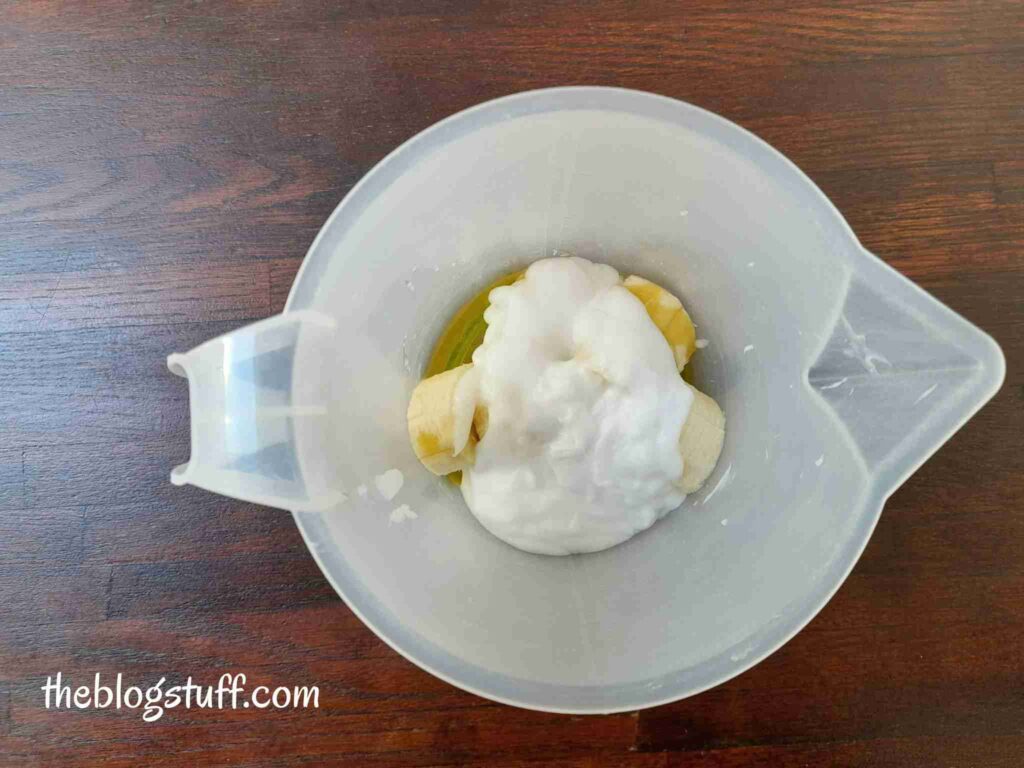 Natural ingredients to make a hair mask in a container 