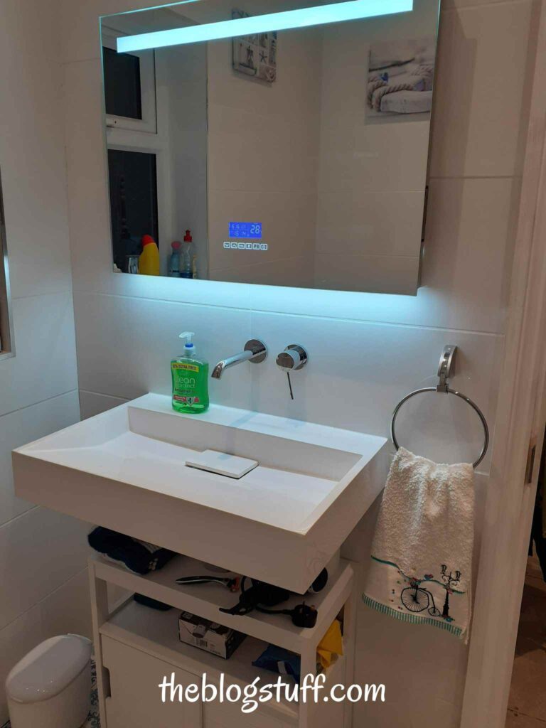 A clean and organized bathroom