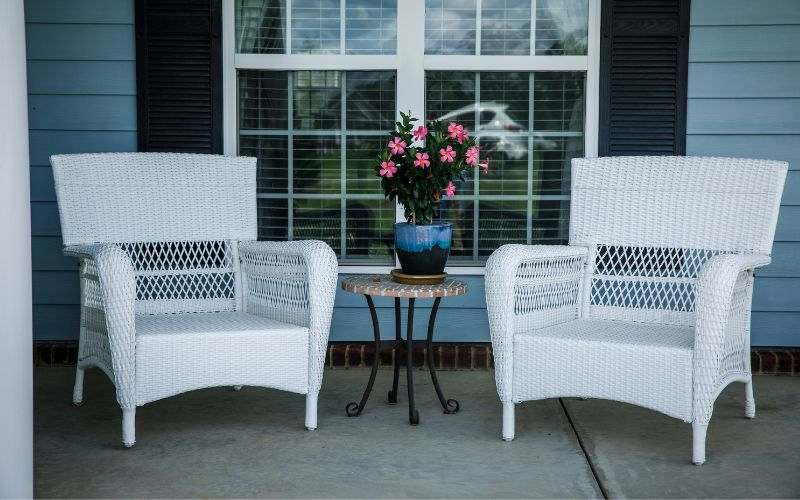 Outdoor space or porch organized for Christmas