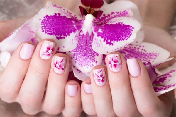 Short square spring nails with purple flowers