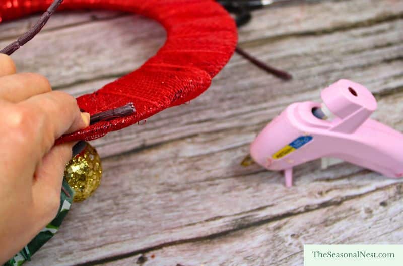 How To Make A Christmas Wreath 7