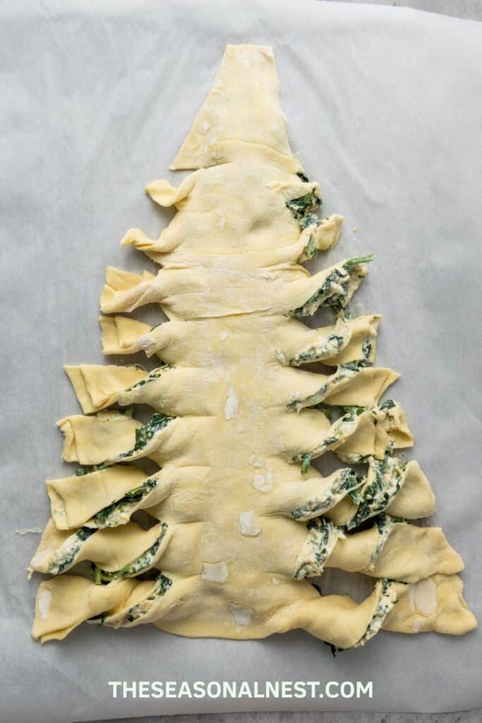 Puff pastry with horizontal twisted stripes.