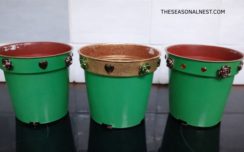 green plastic pots