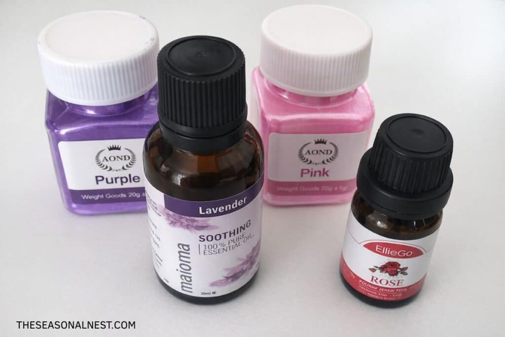 Essential oils and mica colorants.