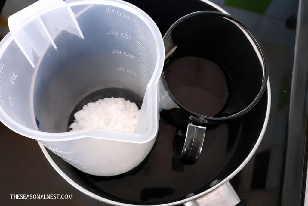 Melting soy wax.