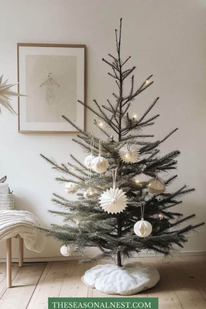 minimalist christmas tree decor